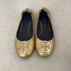 Women’s 7 1/2 Tory Burch golden ballet flats. As seen in pictures